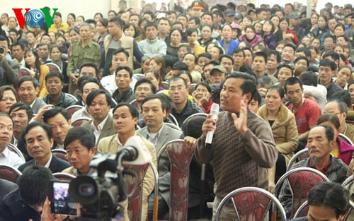 Hàng nghìn người dân Sầm Sơn đến tham gia cuộc đối thoại và kiến nghị với lãnh đạo tỉnh Thanh Hóa.