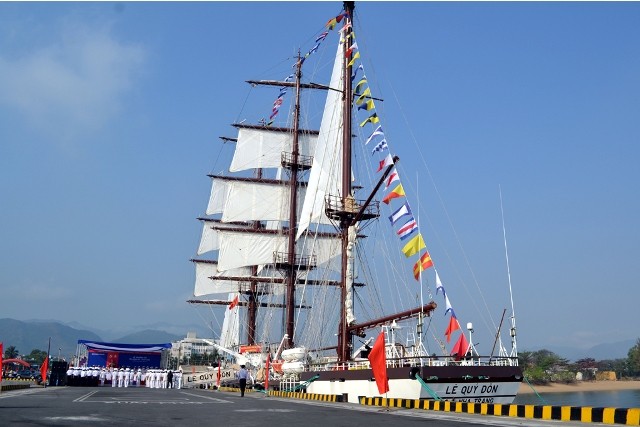 Tàu buồm Lê Quý Đôn ở cảng Học viện Hải quân.