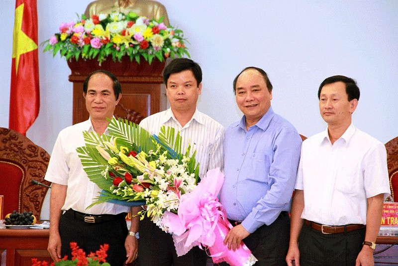 Ông Quế được Phó Thủ tướng Nguyễn Xuân Phúc biểu dương.