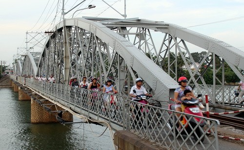Cầu Ghềnh là nét văn hóa, biểu tượng của người dân Biên Hòa. Ảnh: Phước Tuấn.