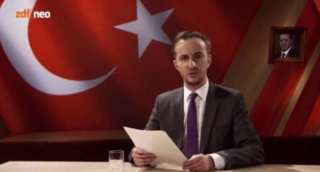 Boehmermann, diễn viên hài trong chương trình buổi tối "Neo Magazin Royale" trên đài ZDF của Đức bị cáo buộc đọc bài thơ châm biếm Tổng thống Thổ Nhĩ Kỳ Erdogan. (Ảnh: Daily Mail) 
