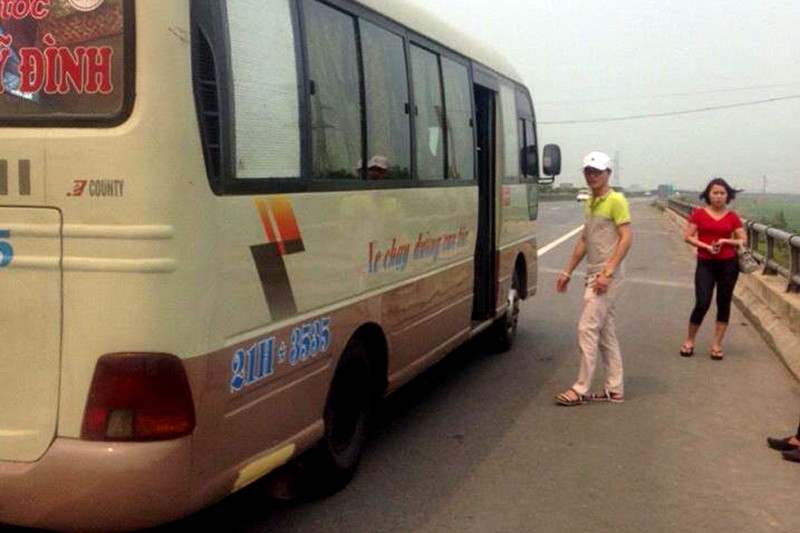 Nhiều xe khách bị từ chối phục vụ trên cao tốc Nội Bài - Lào Cai do vi phạm dừng đỗ đón trả khách. Ảnh: VEC O&M.