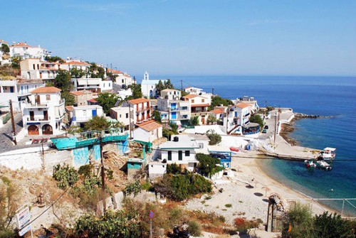 Đảo Ikaria cách bờ biển Thổ Nhĩ Kỳ khoảng 50 km. Ảnh: oddity.