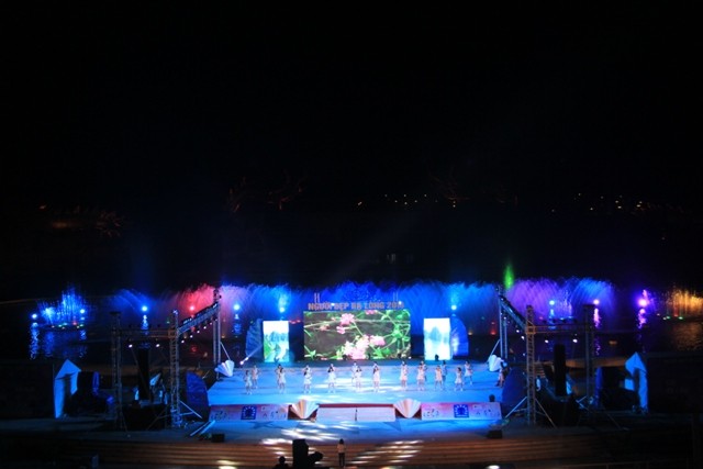 Sân khấu hoành tráng, nơi sẽ diễn ra đêm chung kết.