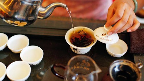 Một ấm trà gốc Da Hong Pao có giá lên tới 10.000 USD.