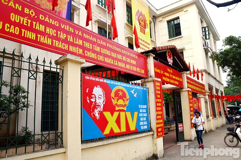 Những ngày này, trên khắp các tuyến phố Hà Nội đang khẩn trương, tích cực chuẩn bị cho bầu cử đại biểu Quốc hội và đại biểu HĐND các cấp nhiệm kỳ 2016-2021.