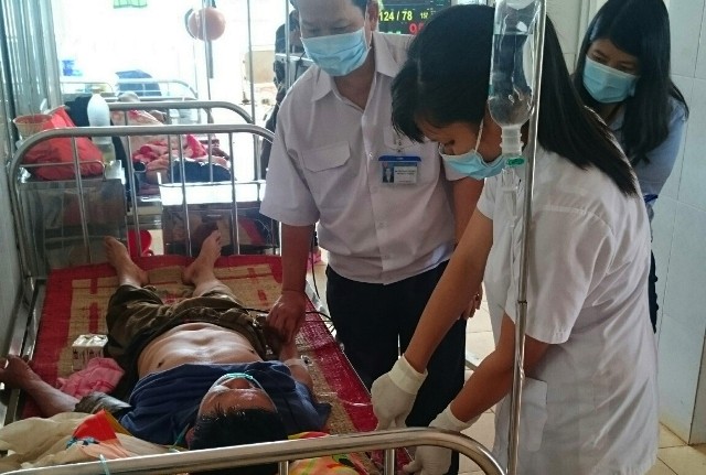 Ông Vương vẫn đang được theo dõi tại bệnh viện-Ảnh của Chi cục VSATTP.