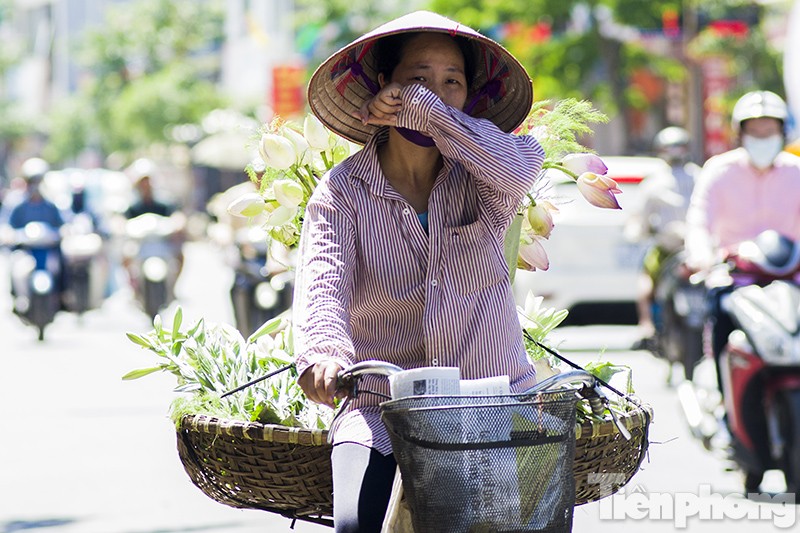 Theo Trung tâm Dự báo Khí tượng Thủy văn Trung ương, tại thủ đô Hà Nội nắng nóng xuất hiện với nhiệt độ cao nhất ngày 37-39 độ. Thời gian có nhiệt độ trên 35 độ khoảng từ 10-17h.