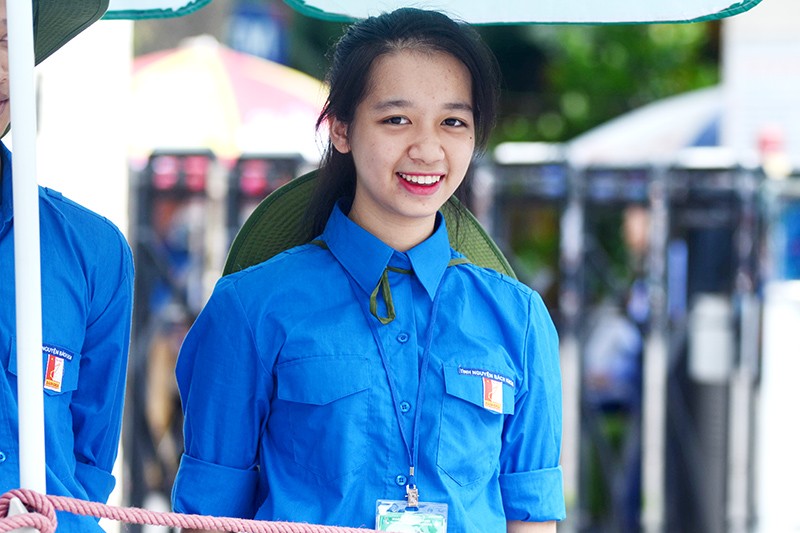 Nhiều sinh viên tình nguyện của các trường ĐH, CĐ trên địa bàn Hà Nội tham gia hoạt động tiếp sức mùa thi trong kỳ thi THPT quốc gia 2016.