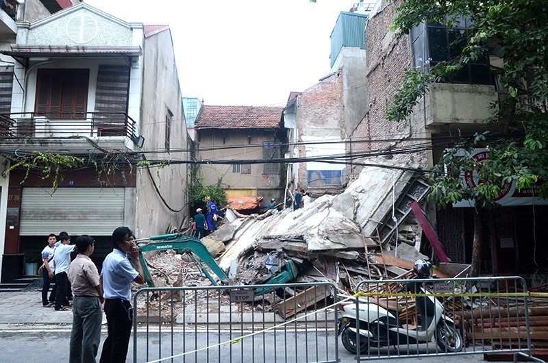 Khoảng 3h30 ngày 4/8, căn nhà số 43 phố Cửa Bắc (Ba Đình, Hà Nội) bất ngờ đổ sập khiến 8 người thương vong.