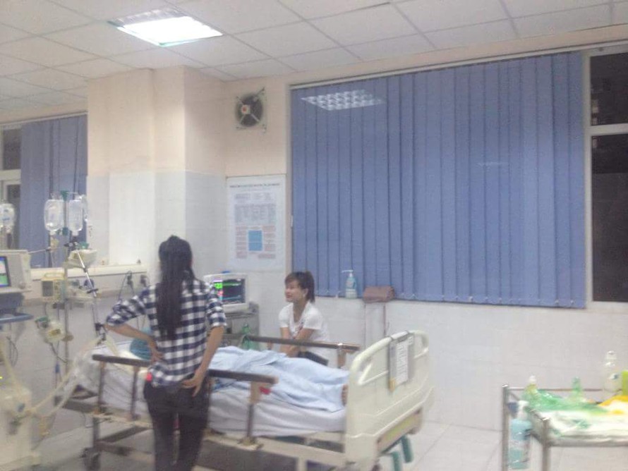Nạn nhân trong vụ ngạt khí được điều trị tại bệnh viện.