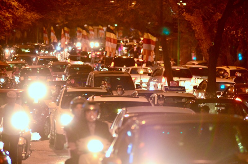 Theo ghi nhận của phóng viên, nhiều tuyến đường của Thủ đô rơi vào tình trạng ùn tắc kéo dài trong ngày đầu năm mới.