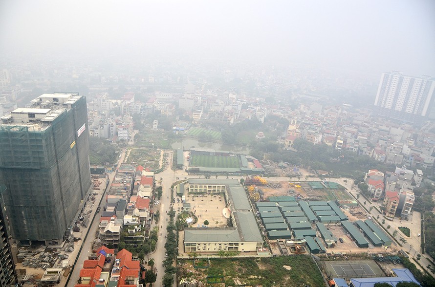 Nhiều toà nhà cao tầng ở Hà Nội bị sương mù bao phủ vào sáng nay15/2.