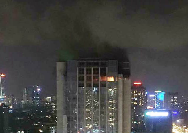 Cháy lớn tại toà nhà cao tầng trên đường Lê Văn Lương