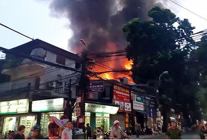 Vụ cháy khiến nhiều hộ dân bị ảnh hưởng.