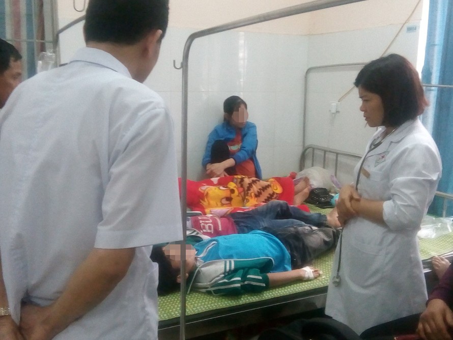 Nhiều học sinh đang được điều trị tại bệnh viện. Ảnh: Bệnh viện đa khoa huyện Phú Bình.