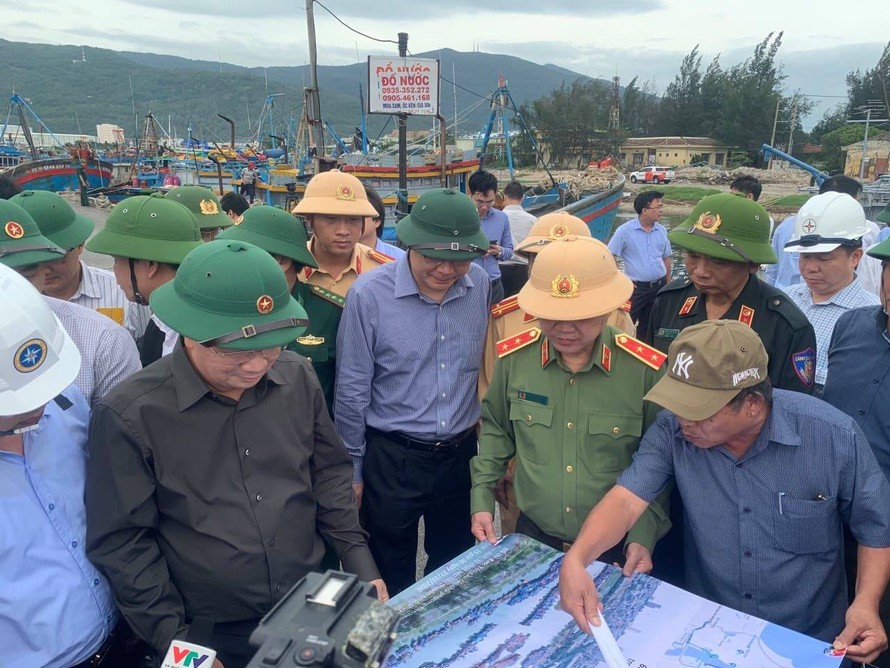Trung tướng Nguyễn Văn Sơn, Thứ trưởng Bộ Công an, có mặt tại Đà Nẵng chỉ huy công an phối hợp các lực lượng ứng phó bão...