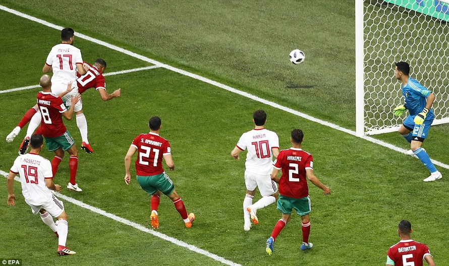 Cầu thủ Morocco 'đốt đền' dâng chiến thắng cho Iran
