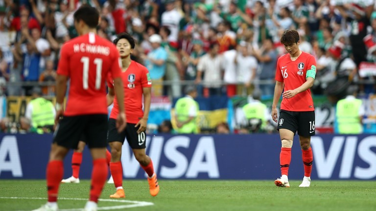 Hàn Quốc 1-2 Mexico: Lẳng lặng cúi đầu