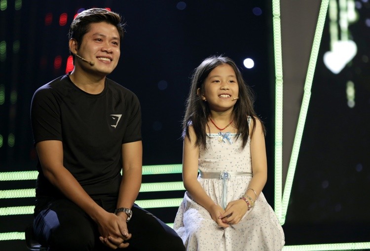 Nhạc sĩ Nguyễn Văn Chung và con gái nuôi Suri Kim Anh trong chương trình "Gia đình nghệ thuật".