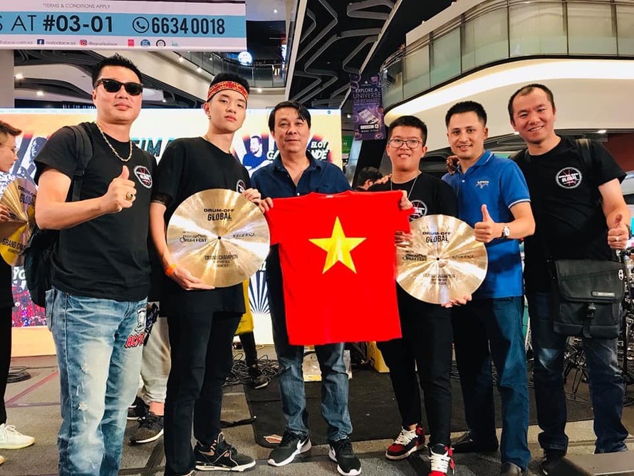 Vượt hàng trăm đối thủ, 2 nghệ sĩ trẻ Việt giành giải Nhất thi trống quốc tế