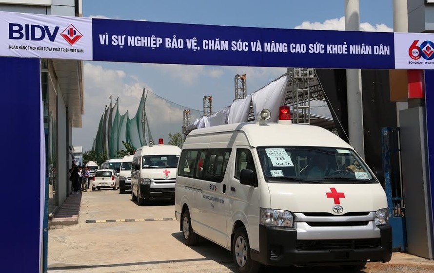 46 xe cứu thương tặng các bệnh viện 