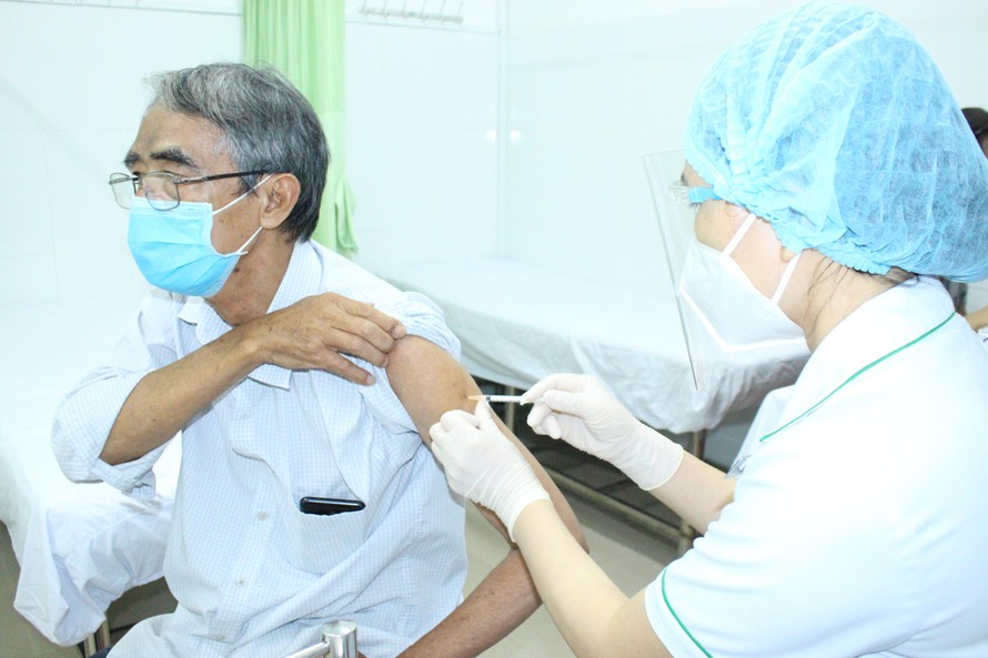 Gần 96% người dân tại TPHCM đã tiêm vắc xin ngừa COVID-19 mũi 1
