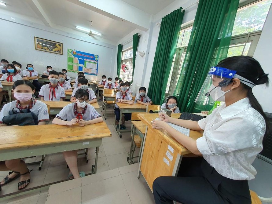 Thống kê nóng của Sở GD&ĐT TPHCM: Hơn 90% học sinh đến trường trong ngày học đầu tiên