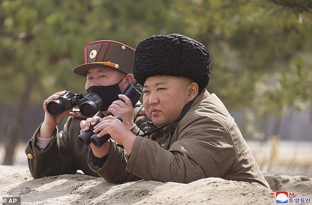 Kim Jong-un trực tiếp tham gia chỉ đạo cuộc tập trận pháo binh