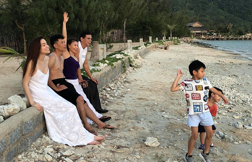 Hồ Ngọc Hà và Kim Lý 'đưa nhau đi trốn' ở Nha Trang