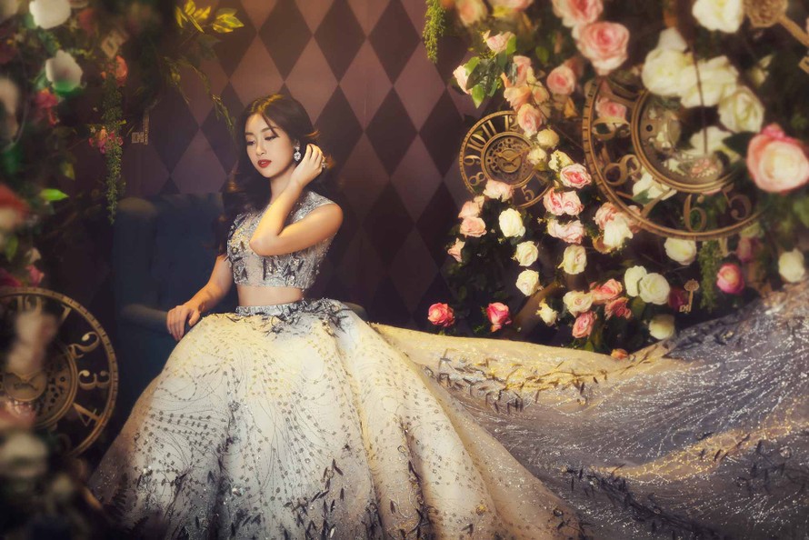 Hoa hậu Đỗ Mỹ Linh hóa cô dâu lộng lẫy với áo cưới Lamai