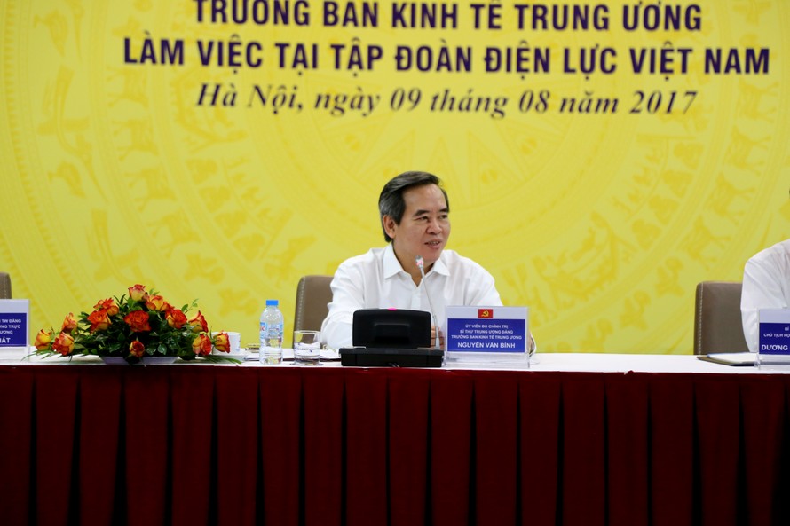 Đồng chí Nguyễn Văn Bình, Trưởng ban kinh tế Trung ương làm việc với Tập đoàn EVN