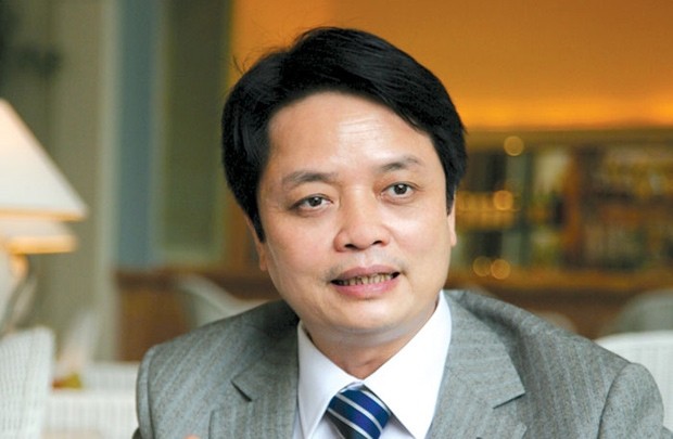 Ông Nguyễn Đức Hưởng - Chủ tịch LienVietPostBank đã bán quyền mua hơn 83.000 cổ phiếu cho CBNV ngân hàng