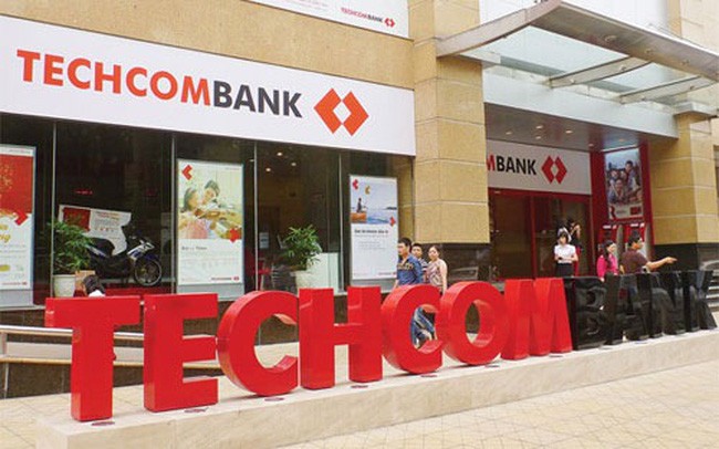 Techcombank báo lãi hơn 8.000 tỷ đồng