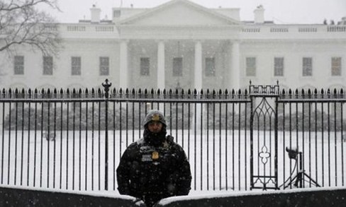 Nhà Trắng ở thủ đô Washington "ngập" trong tuyết.