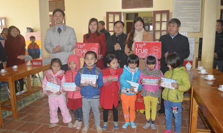 Trao 500 suất quà Tết cho người nghèo tại Thanh Hoá