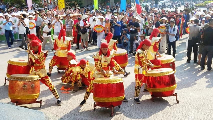 Lễ hội quảng diễn đường phố “Di sản và sắc màu văn hóa”