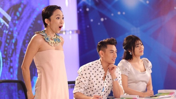 Là giám khảo trẻ trong dàn giám khảo chương trình “Thần tượng âm nhạc nhí” mùa đầu tiên, Tóc Tiên ít nhiều gây thiện cảm với khán giả truyền hình.