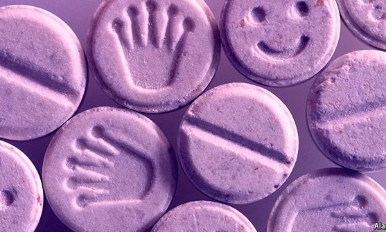 Sau khi con người uống hoặc hít ecstasy, ma túy sẽ tác động trực tiếp vào não, gây ảo giác trong nhiều giờ. Ảnh: economist.com.