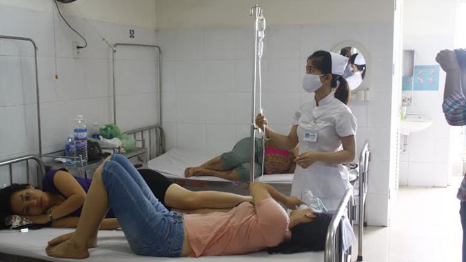 Một trong số 4 giáo viên của đoàn du lịch đang được điều trị tại bệnh viện Đa khoa Đà Nẵng.