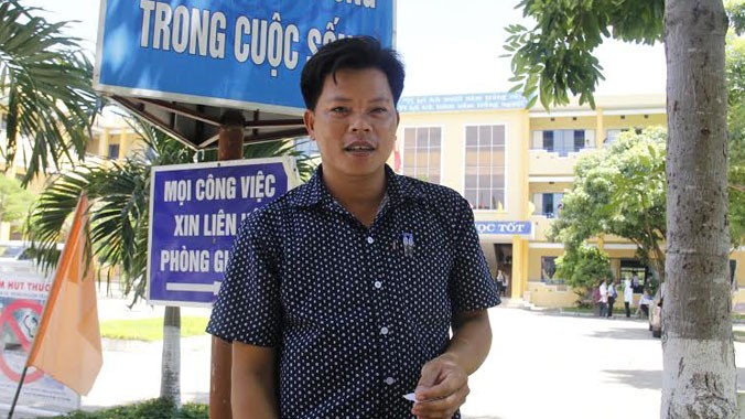 Anh Lê Văn Tâm (38 tuổi, trú quận Cẩm Lệ, Đà Nẵng) quyết tâm đi thi tốt nghiệp THPT để làm gương cho con cái. Ảnh: Thanh Trần.