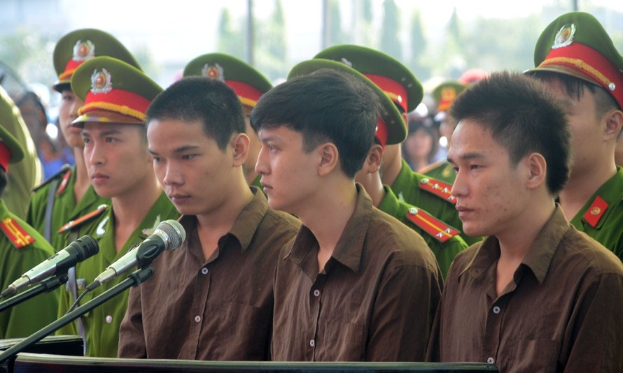 Các bị cáo tại phiên toà sơ thẩm. Ảnh: VietNamNet.