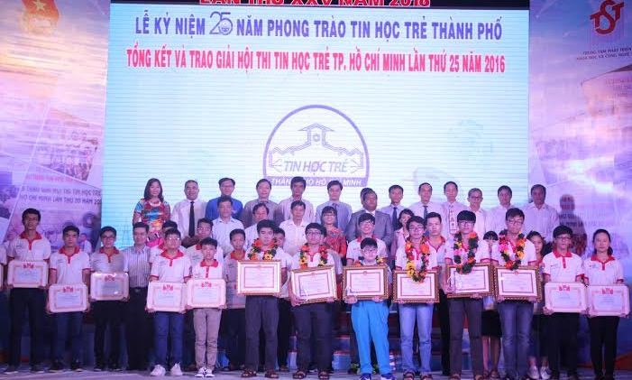 Trao giải Hội thi tin học trẻ TPHCM năm 2016