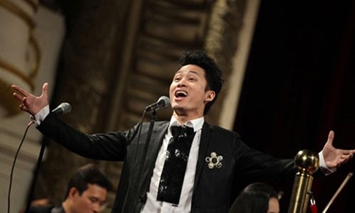 Tùng Dương là một trong những ca sĩ tham gia biểu diễn trong chương trình "Điều còn mãi" 2016.