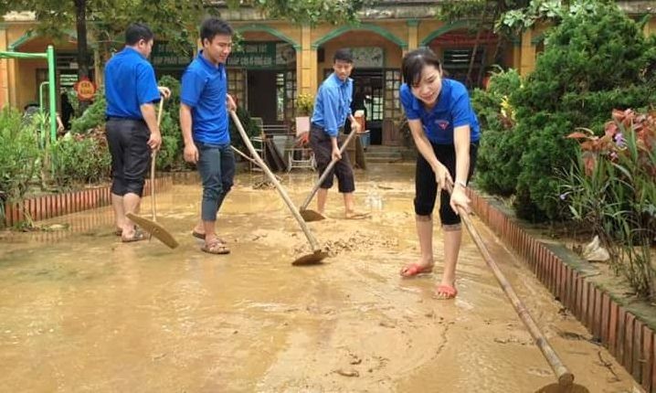 Khẩn trương khắc phục hậu quả 10 trường học tại rốn lũ Hương Khê