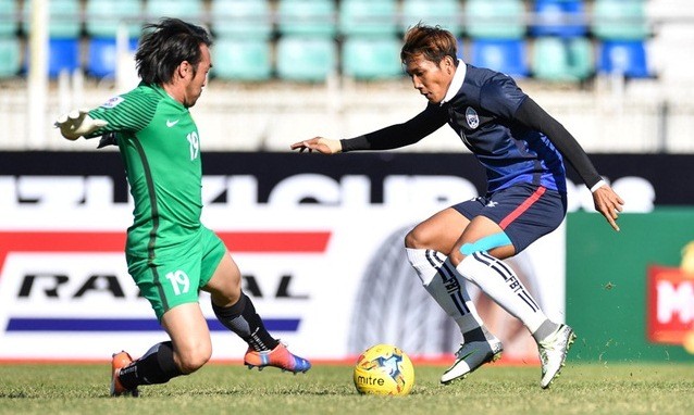 Pha đi bóng qua thủ môn Malaysia, và ghi bàn của Chan Vathanaka bên phía Campuchia, từ tình huống gây tranh cãi.