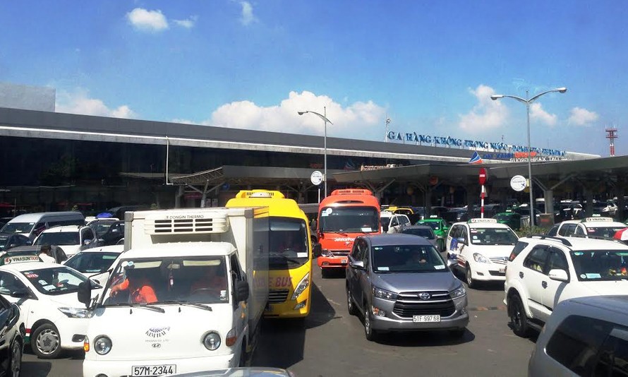 Tình trạng kẹt xe tại Sân bay Tân Sơn Nhất dịp Tết Đinh Dậu.