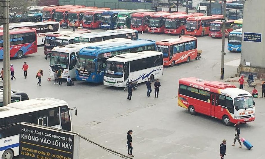 Sở GTVT Hà Nội yêu cầu bến Nước Ngầm từ chối hoạt động 12 xe khách vẫn bỏ bến, trốn lệnh điều chuyển. 