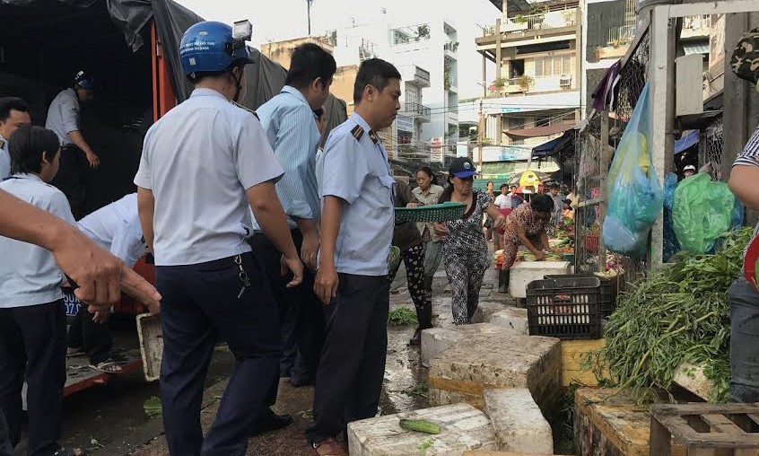 Cuộc chiến đòi vỉa hè ở Sài Gòn: Bình Thạnh 'dẹp loạn' hàng rong