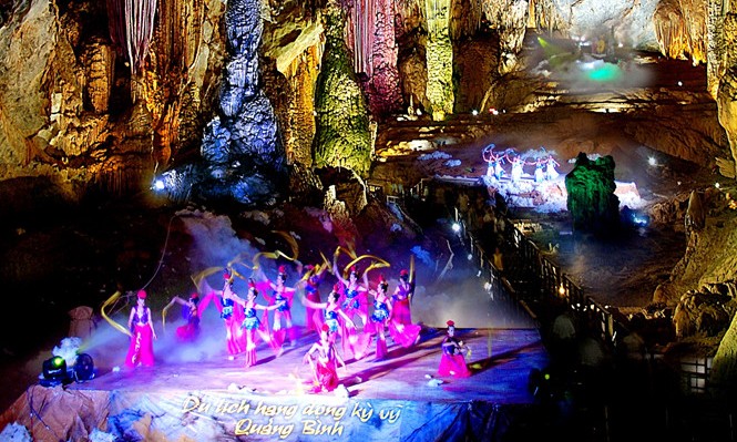 Chương trình nghệ thuật Du lịch hang động kỳ vĩ, Quảng Bình 2011 từng được tổ chức tại động Thiên Đường. Ảnh: Hoàng An.